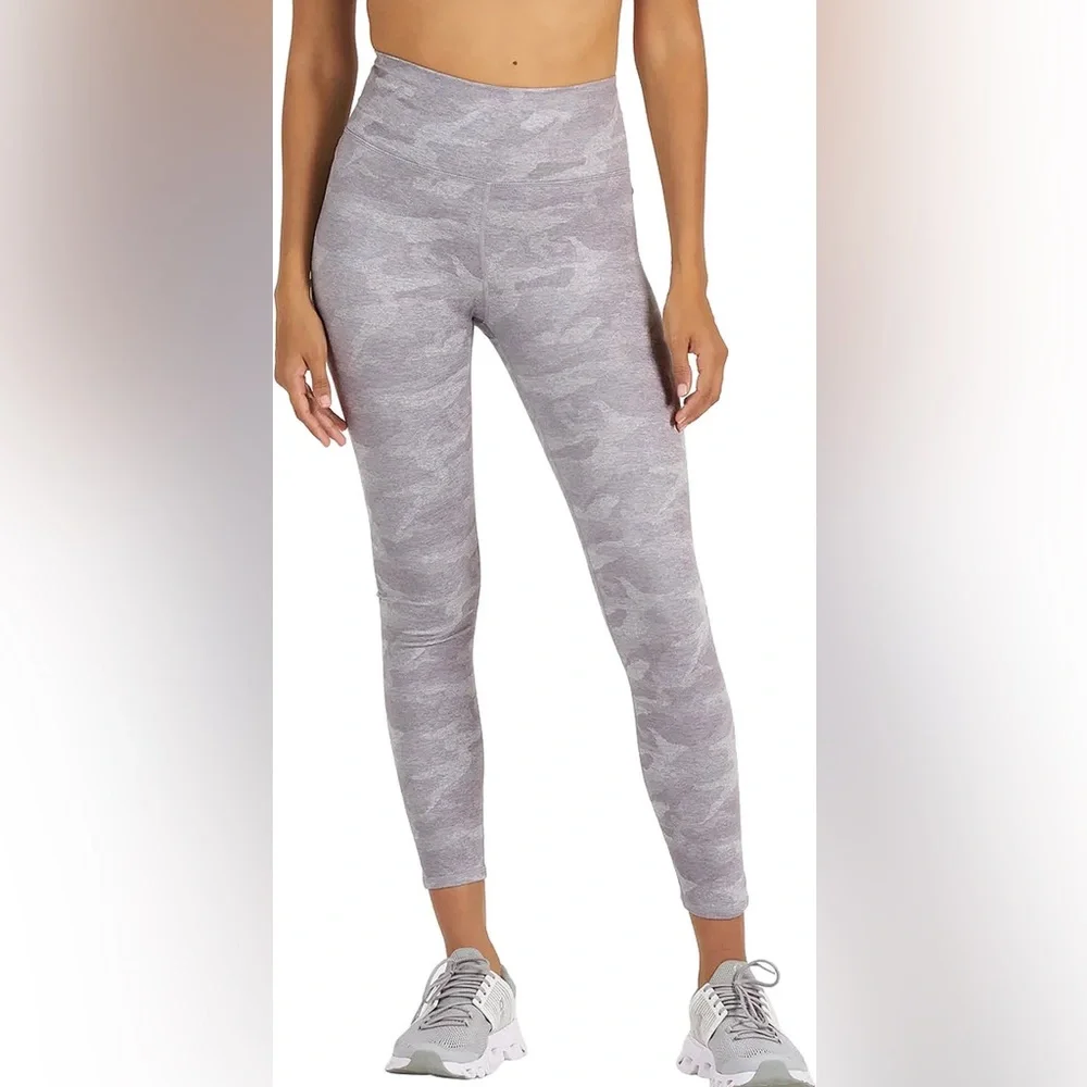 Vuori Clean Elevation Leggings in Light Gray Camo - Size Small